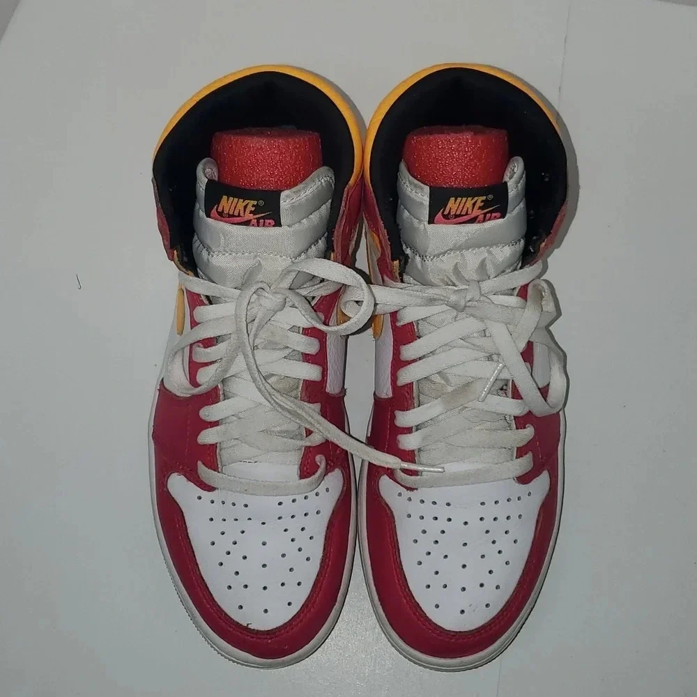 Air Jordan 1 Retro High OG Light Fusion Red Nike Air Size 9.5